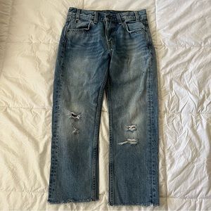 medium wash levi’s